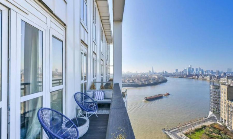 2 Bedroom apartment, Belgrave Court, Westferry Circus East London E14 8RJ