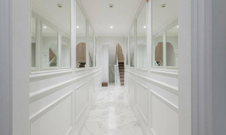 3 bedroom 2 bathroom home 15 South Molton Street, London W1K 5RX